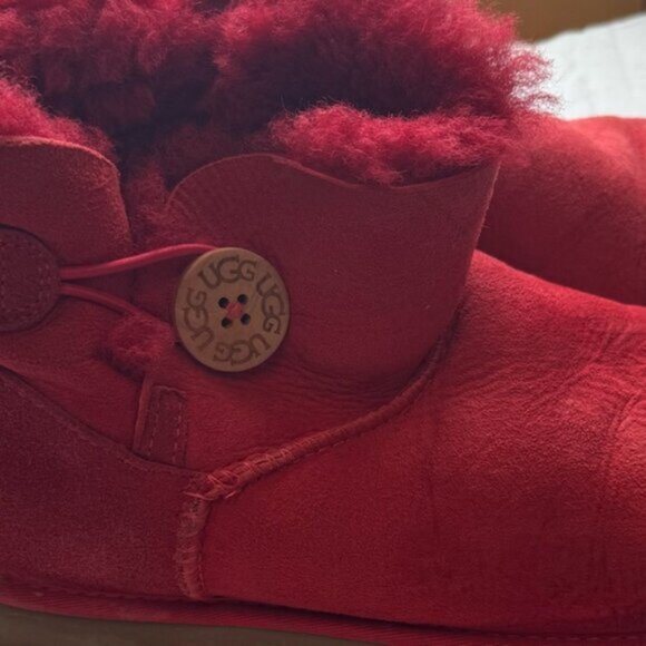 UGG Mini Bailey Button Shearling Short Boots Fur  Red Leather 8 Winter Cozy Warm - Picture 9 of 14